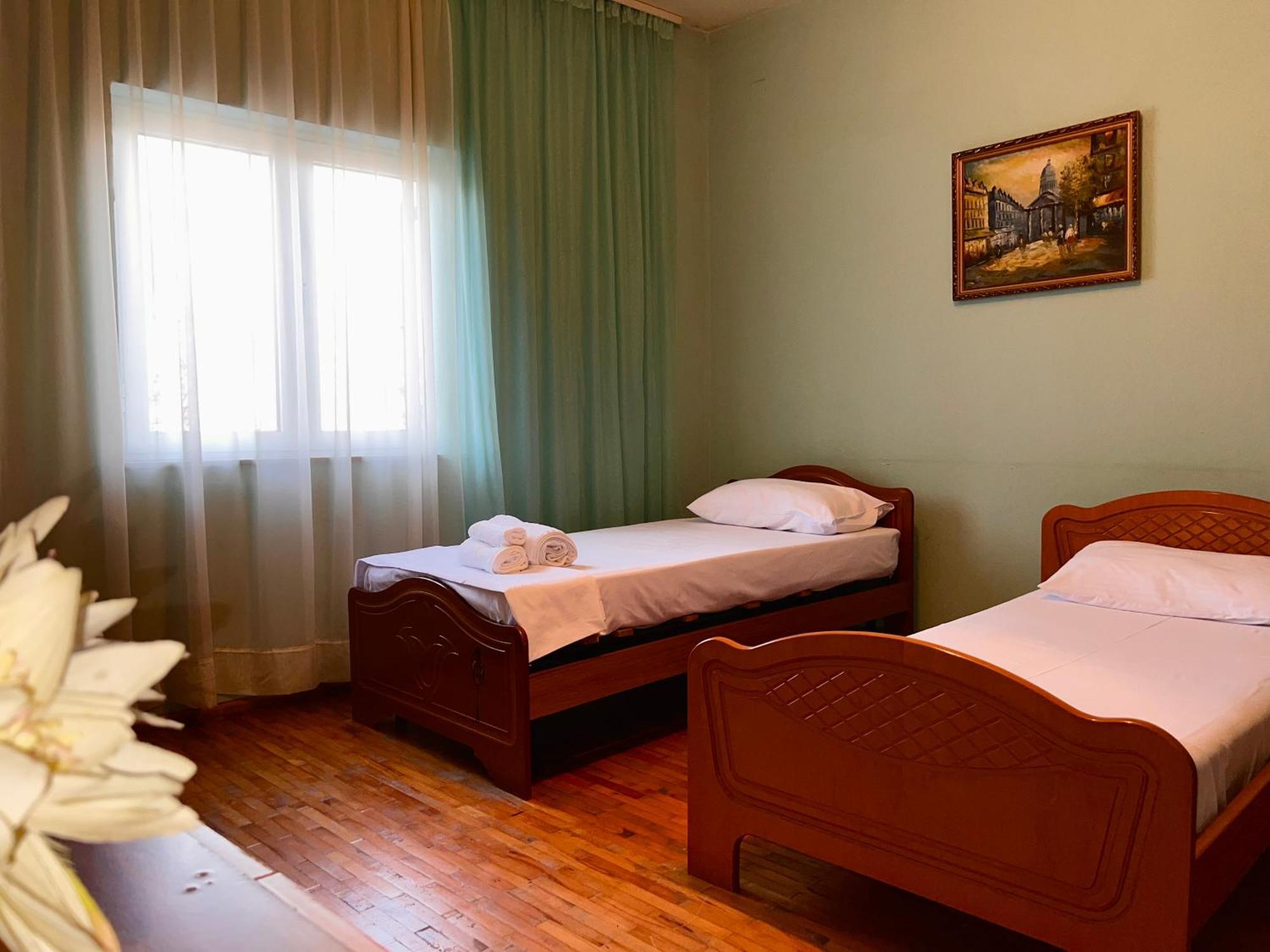 Berat Private Room In Haxhialiu Villa Luaran gambar