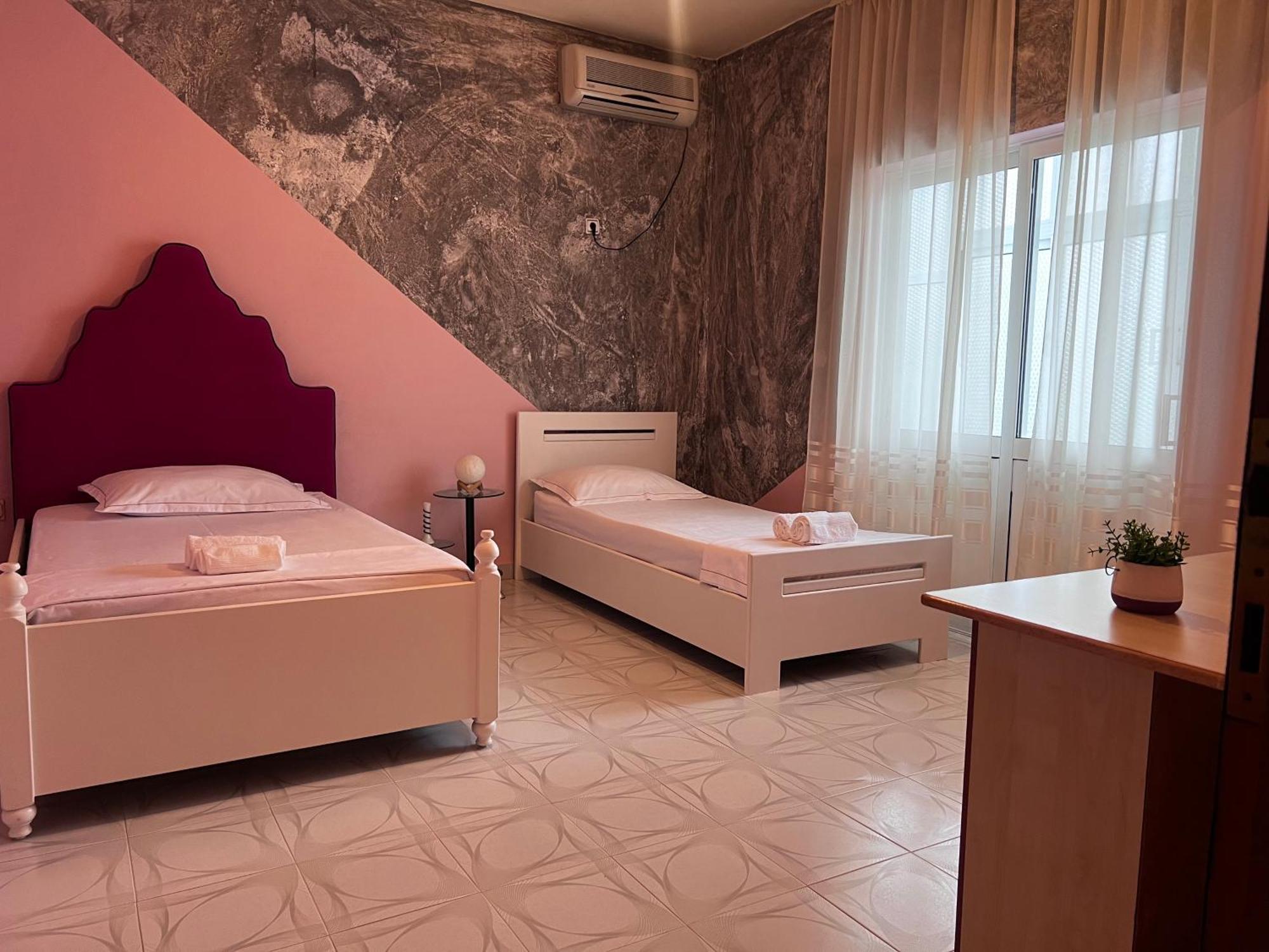 Berat Private Room In Haxhialiu Villa Luaran gambar